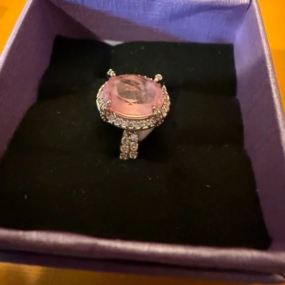 Elegant Pink Gemstone Ring - Picture 1 of 4